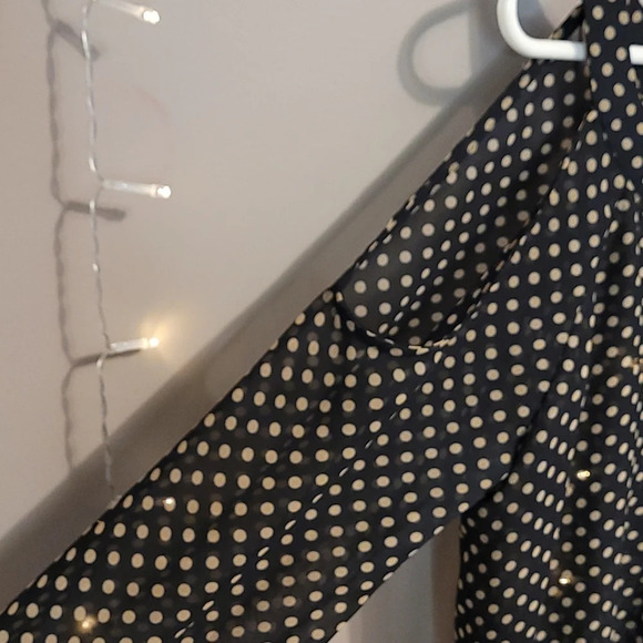 H17-NEW YORK & COMPANY WOMENS SIZE SMALL LONG SLEEVE OPEN SHOULDER TOP - Picture 4 of 6